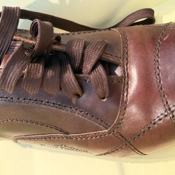 Vintage ♥️♥️Louis Vuitton Dark Brown Leather Oxfords  display picture 3